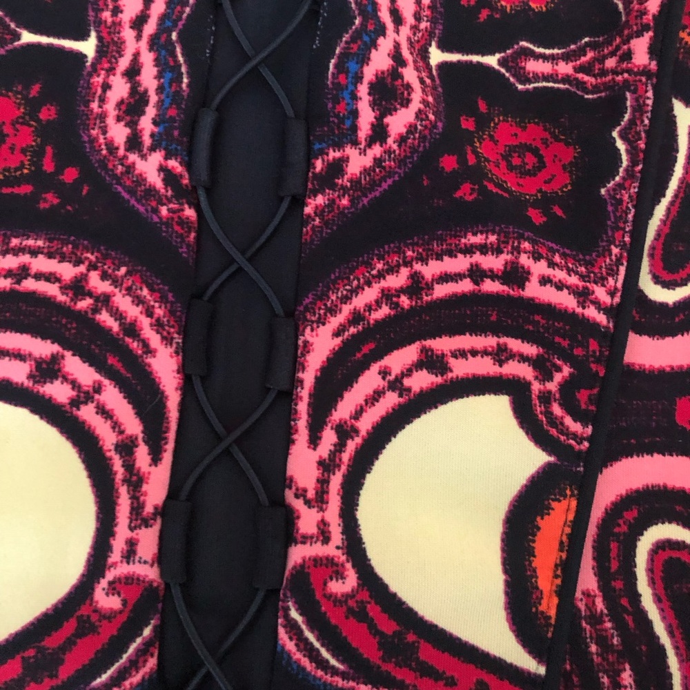 Sale8 Bisou Bisou patterned, spaghetti strap, fitted, lined top EUC - Picture 3 of 7